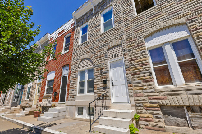 Building Photo - 725 N Patterson Park Ave