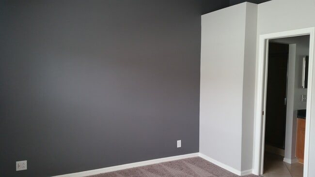 Building Photo - 569 Vallance Way NE