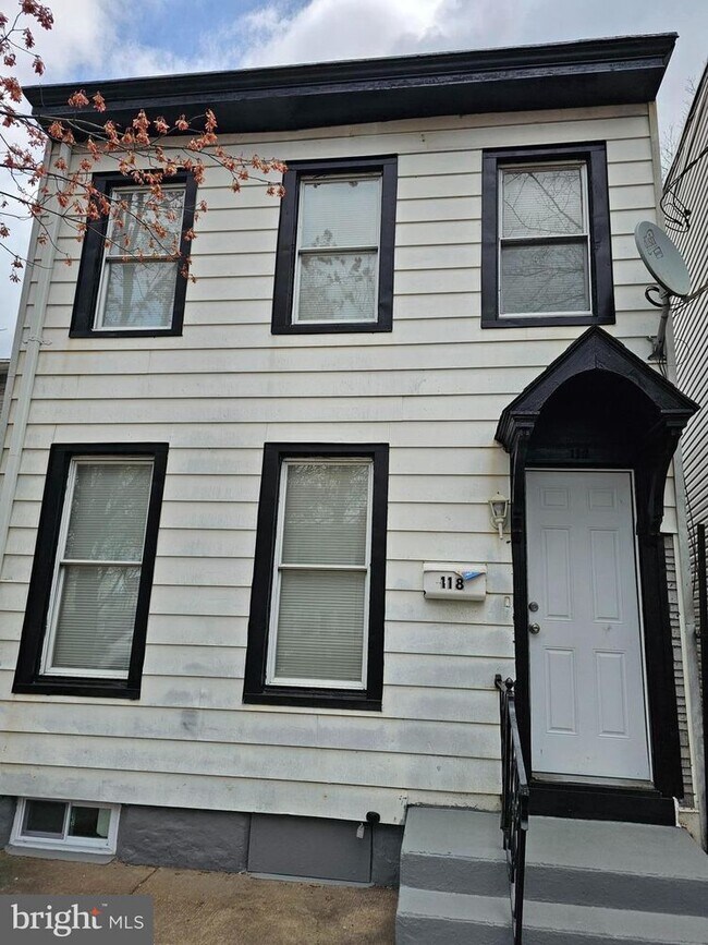 Building Photo - 118 Second St-118