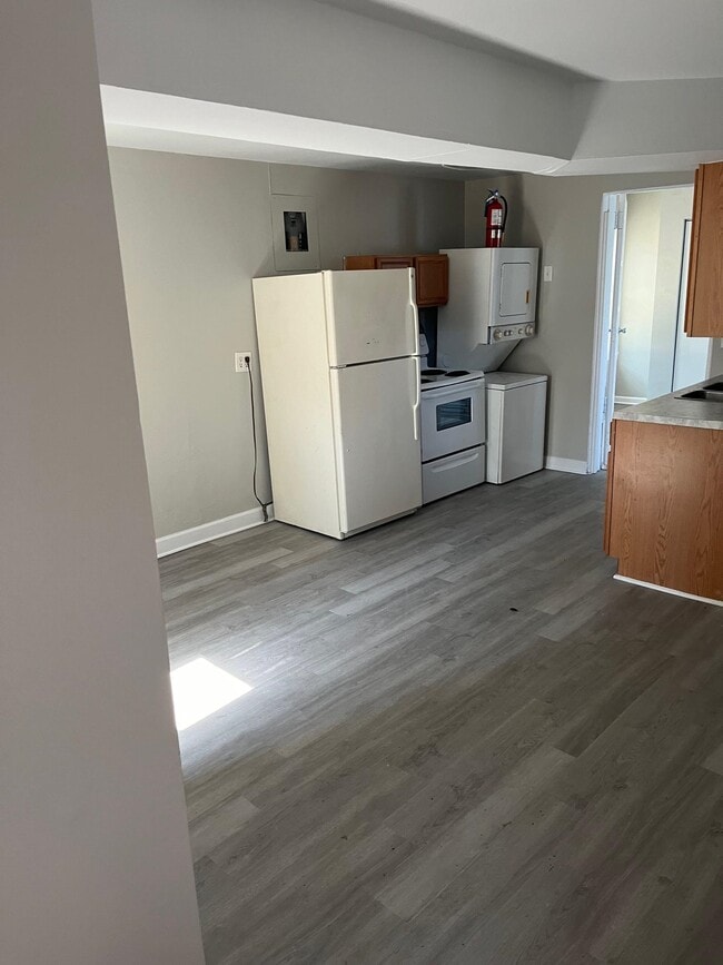 Building Photo - 229 S Lipona Rd