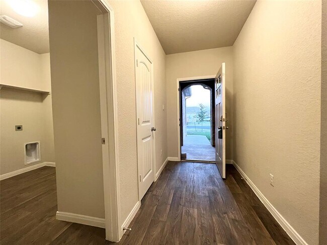 Building Photo - 105 Naset Dr