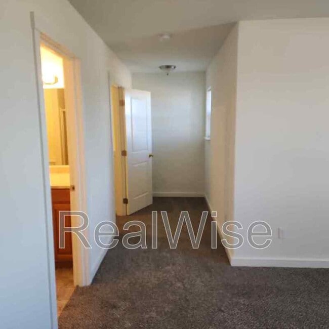 Building Photo - 1214 SW 27th St