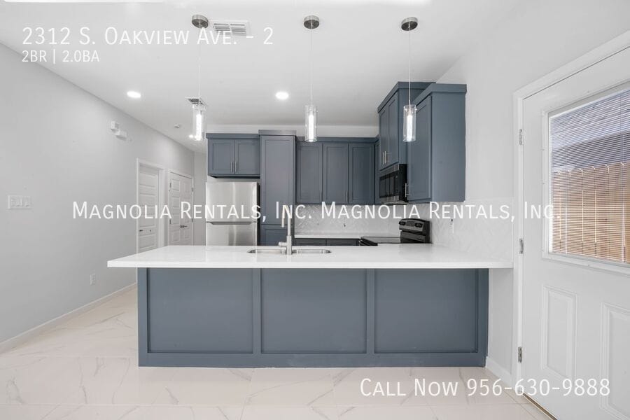 Building Photo - 2312 S Oakview Dr