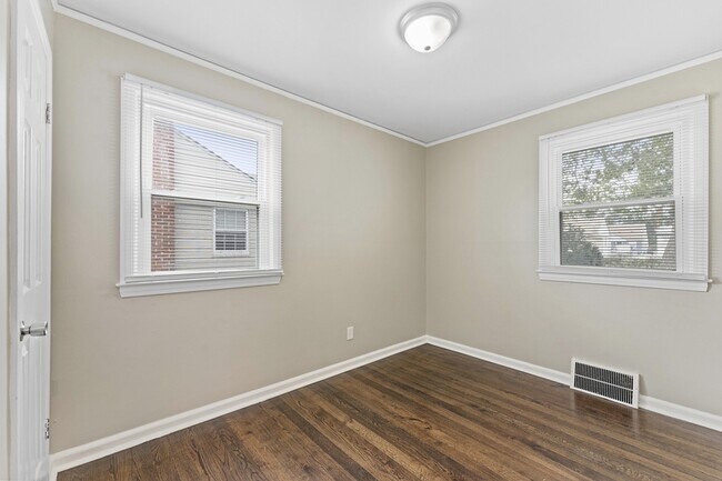 Building Photo - 12948 Cunningham St