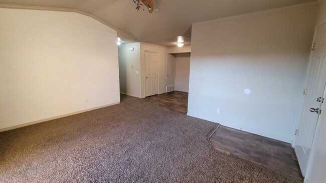 Building Photo - "Charming 3-Bed, 2-Bath Top Floor Condo in...
