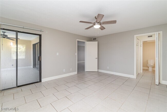 Building Photo - 135 Cypress Way E