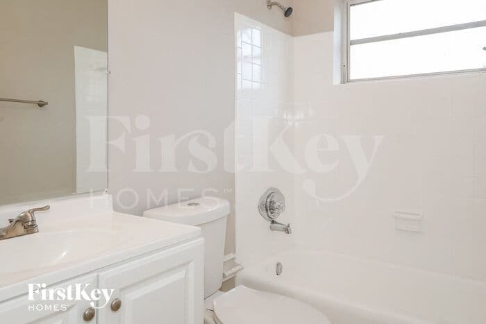 Building Photo - 16310 SW 100th Ct