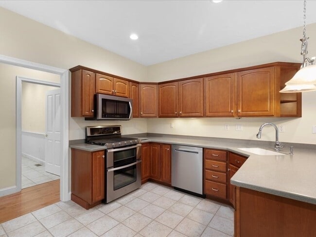 Building Photo - 32 Silver Brook Ln