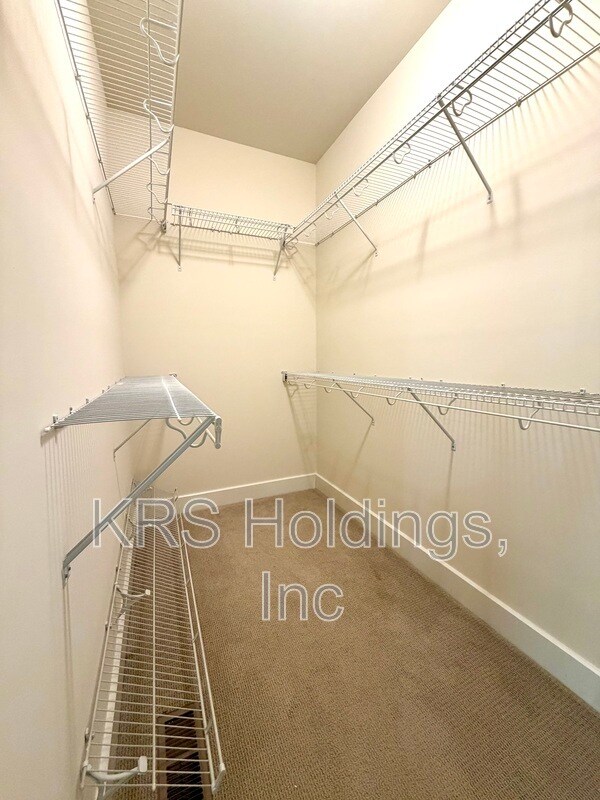 Building Photo - 2058 Avinity Loop