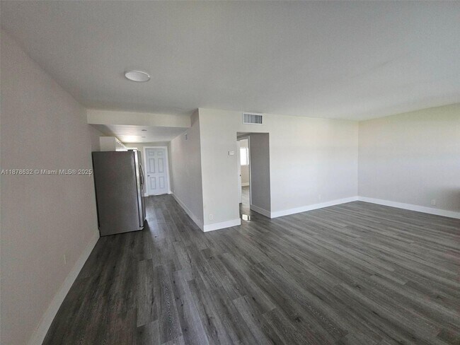 Building Photo - 1450 NE 170th St
