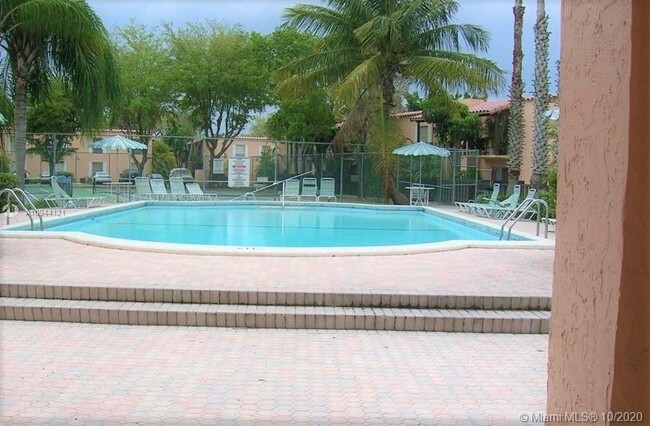 Building Photo - 10786 N Kendall Dr