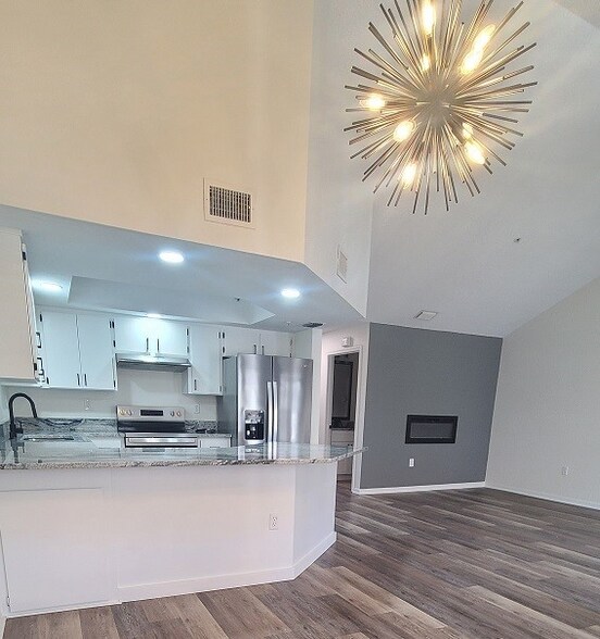 Primary Photo - 10490 Chalmer St