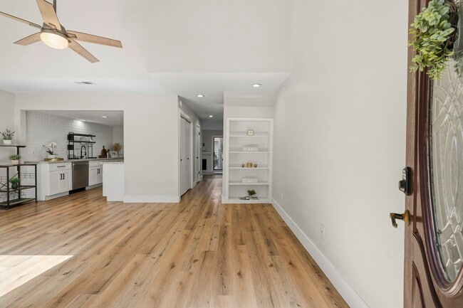 Building Photo - 1063 Country Pl Dr