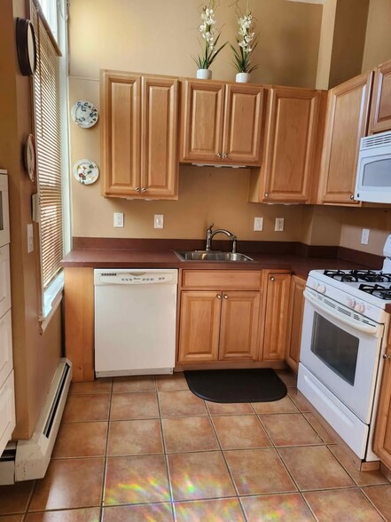 Building Photo - 501 W 21st St