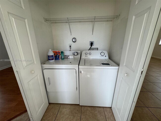 Building Photo - 1690 NE 33rd Ave