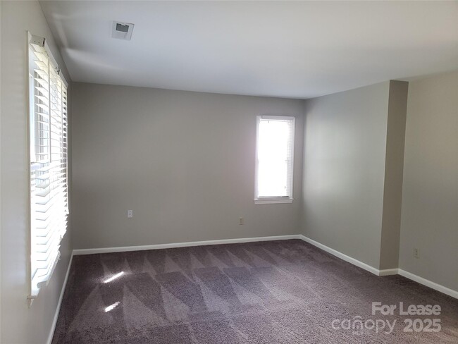 Building Photo - 420 Beaty St