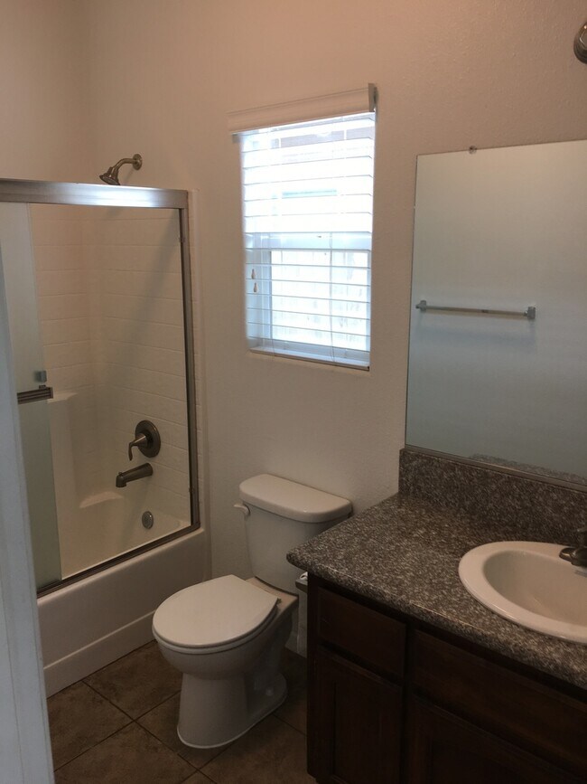 Building Photo - *Move in Special*