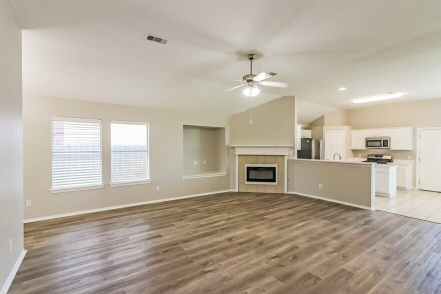 Building Photo - 4815 Chase More Dr