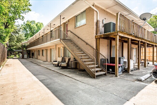 Building Photo - 4931 Junius St