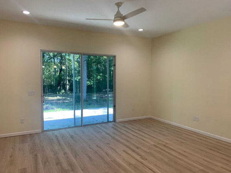 Building Photo - 5871 Collins Rd