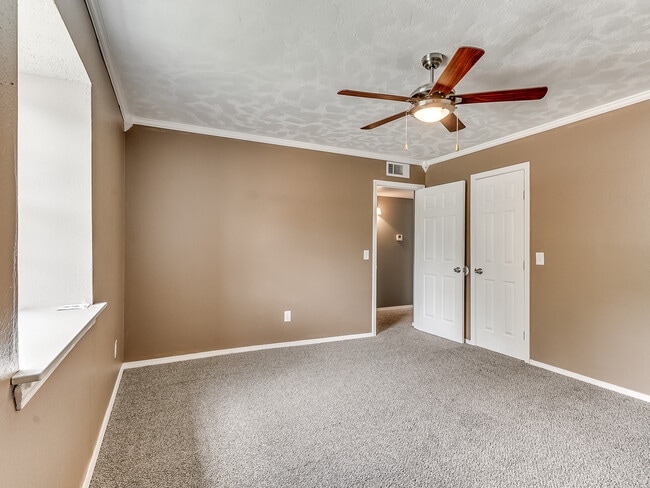 Building Photo - 7704 Brookside Dr