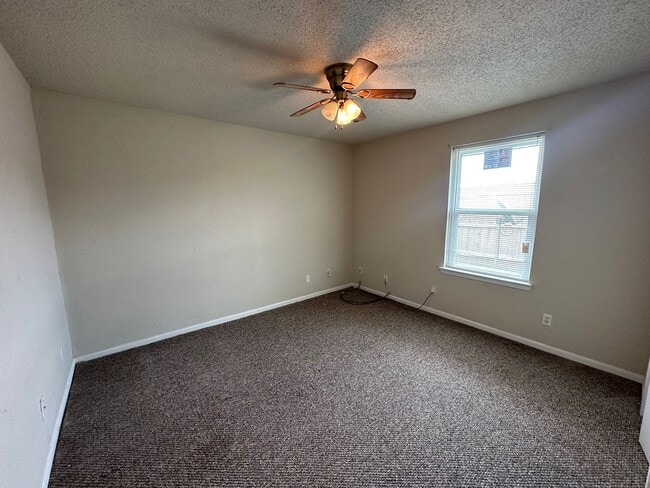 Building Photo - 204 Karem Cir