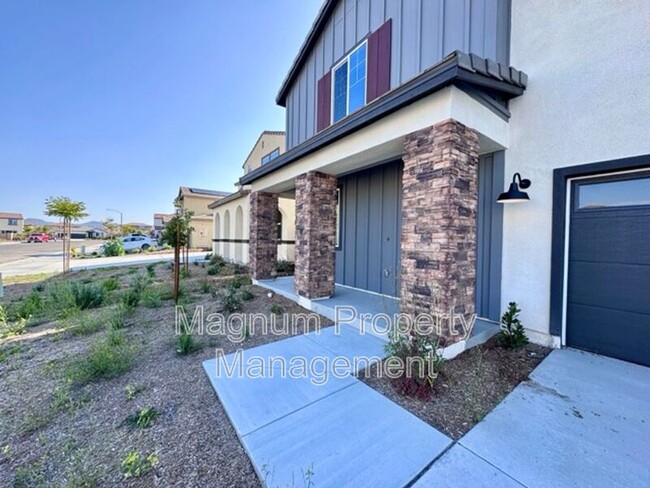 Building Photo - 30769 Valley Heights Dr.