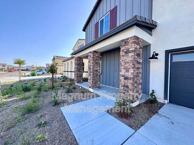 Building Photo - 30769 Vly Hts Dr