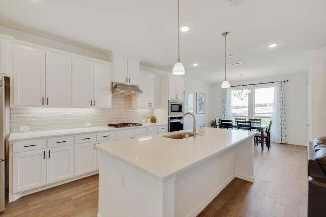 Building Photo - 205 Somerset Dr