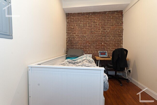 Building Photo - 1207 Beacon St