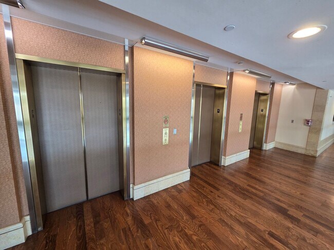 Building Photo - Immaculate Contemporary Living in Kaka‘ako- 2 bedroom, 2 bathroom, 2 covered parking stall, and I...