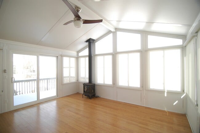 Building Photo - 7099 Lakeshore Rd