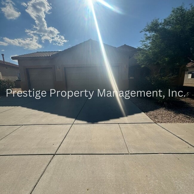 Primary Photo - Beautiful Home with 3 Car Garage in Sonoran Ranch!