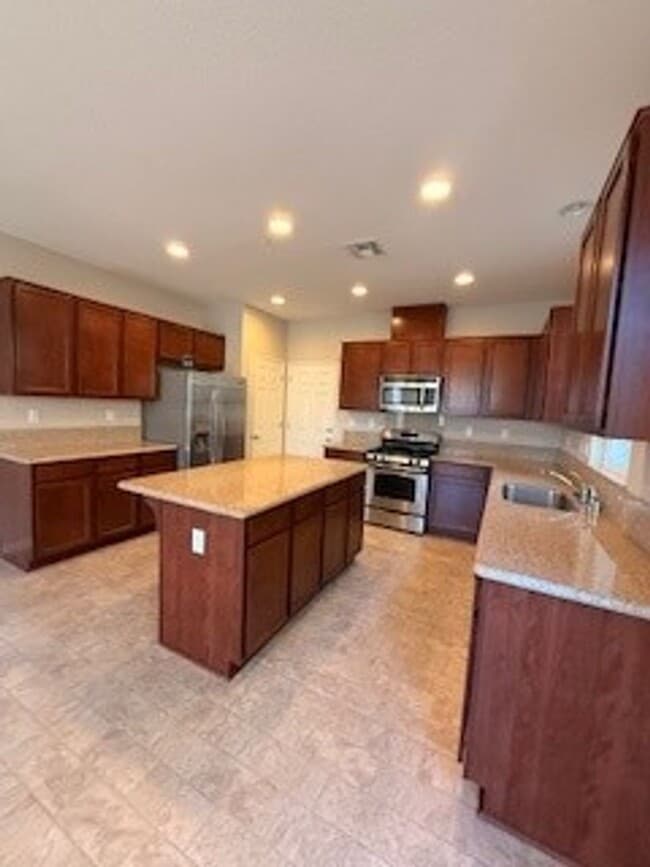 Building Photo - 2261 Hancock Dr