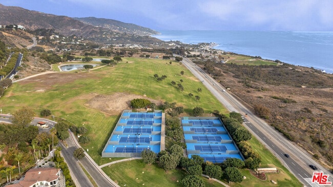 Building Photo - 3516 Malibu Country Dr