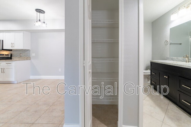 Building Photo - 725 Crest Pines Dr