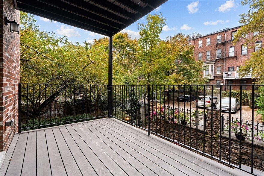 Building Photo - 228 W Canton St