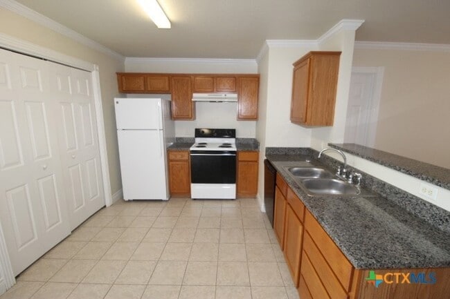 Building Photo - 402 Bowden Ave