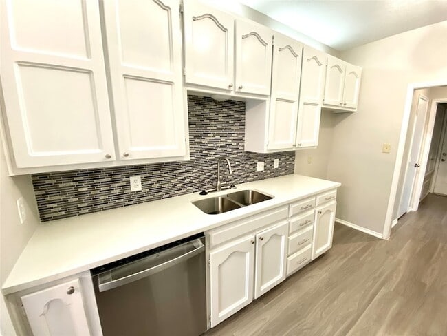 Building Photo - 500 Norwood Pl