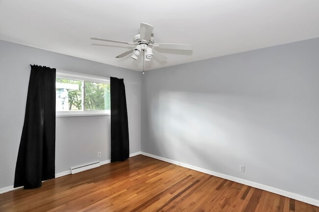 Building Photo - 4843 Elm St