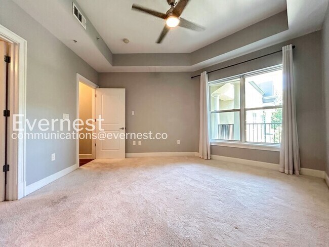 Building Photo - 3 Bed/2.5 Bath Condo with Modern Amenities / Available Now!