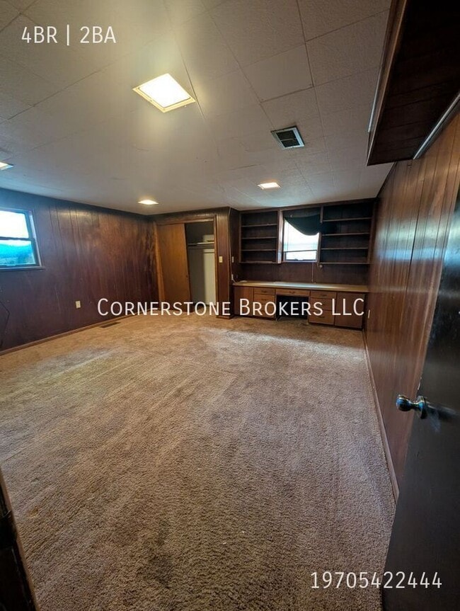 Building Photo - 509 Ensign St