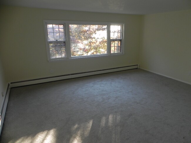 Building Photo - 32 Deerfield St
