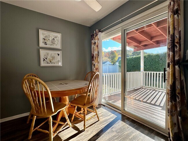 Building Photo - 406 Sharr Ave