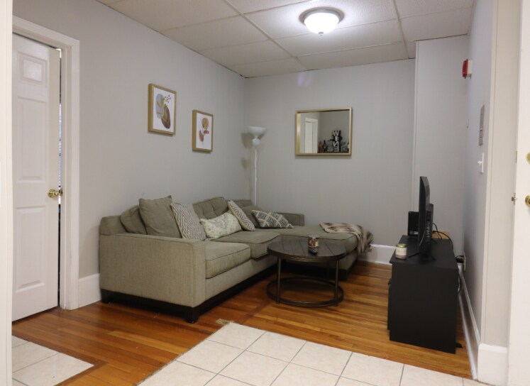 Apt 12 - 873 Beacon St