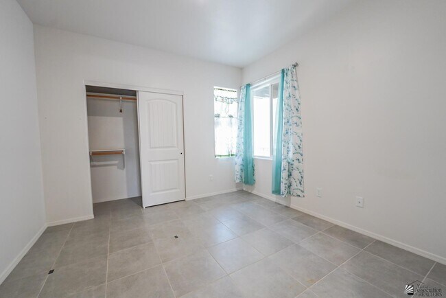 Building Photo - 3457 W 39th Ln
