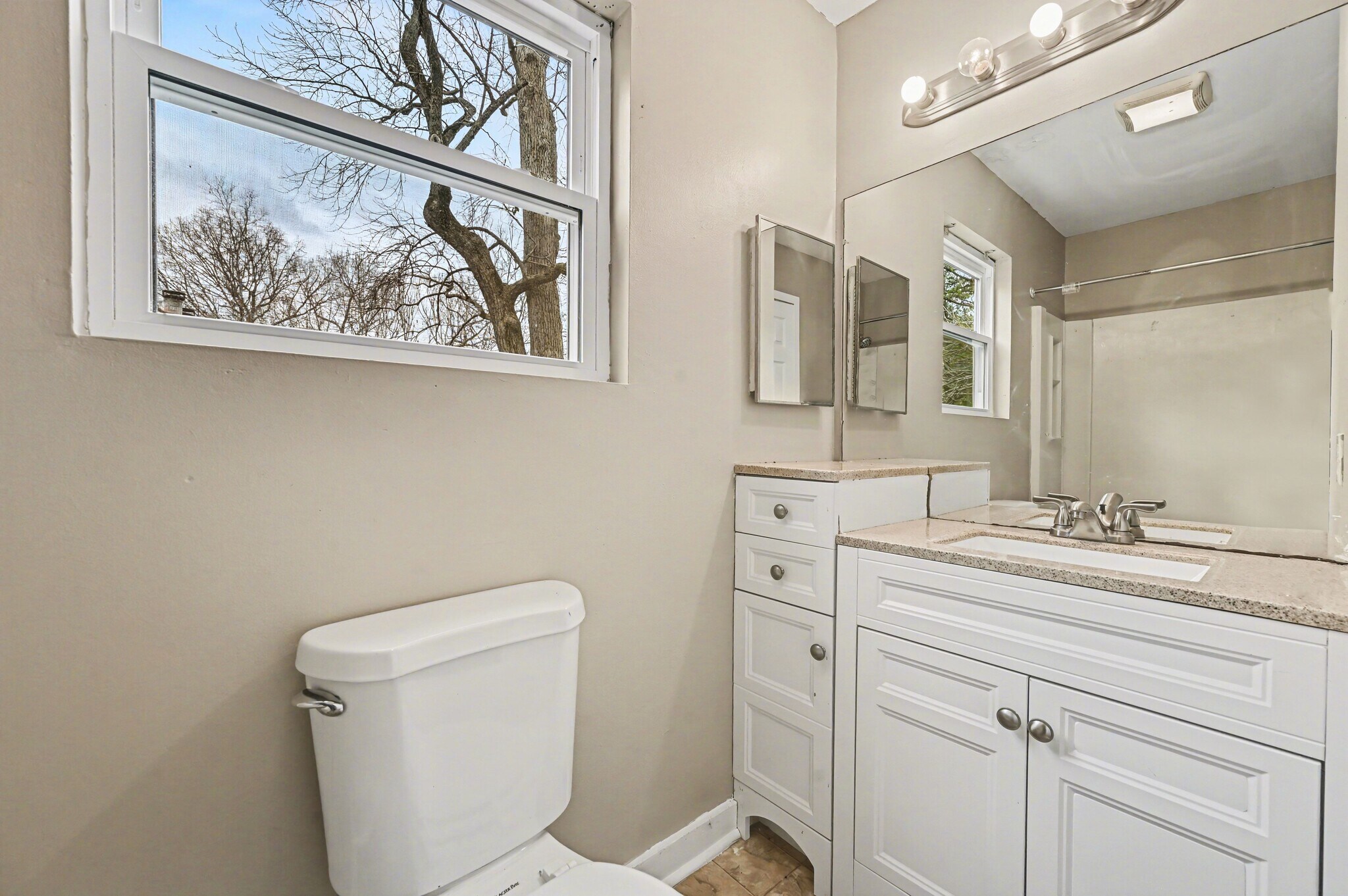 Building Photo - 304 Cedarwood Ln