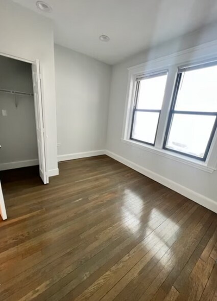 Images are representative samples of the advertised unit. Actual units shown during tours may differ - 80 Peterborough St