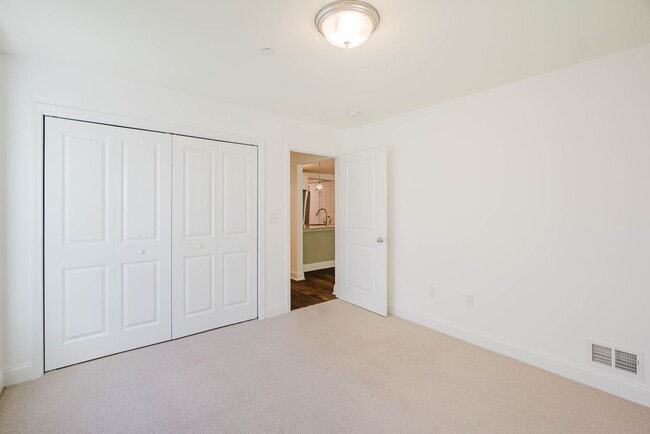 Building Photo - 70 Arcadia Ct