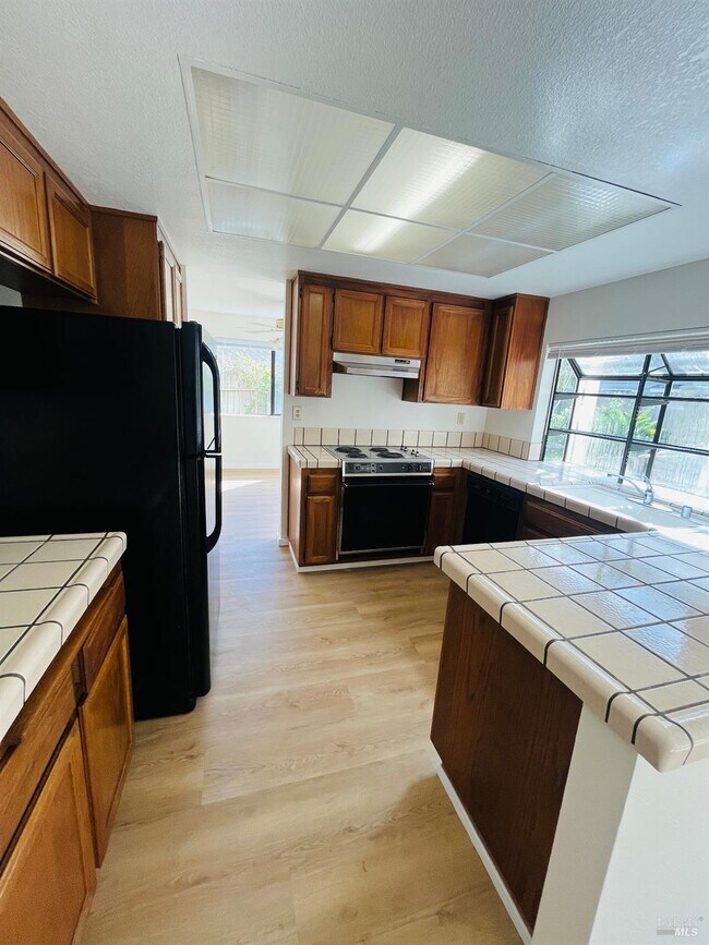 Building Photo - 111 Thresher Dr